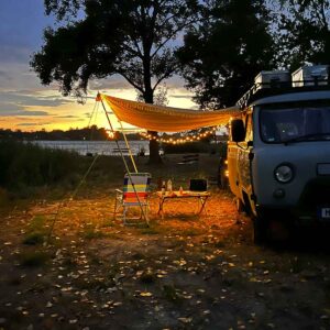Taucht den Camper, das Vorzelt oder den Wohnwagen in wohlig-warmes Licht: die Camping-Lichterkette von Sunnyside
