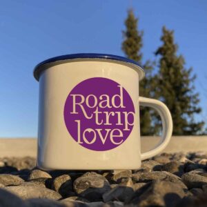 Emaille Becher für Roadtrip und Camping in violett