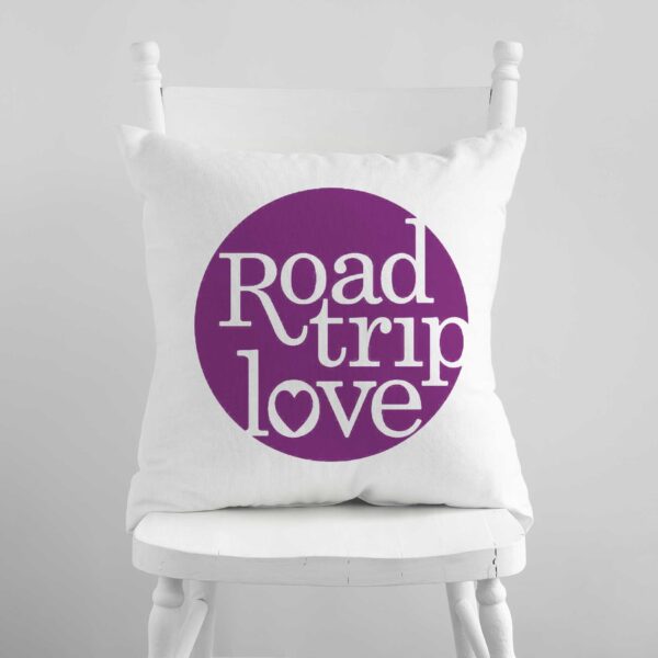 RoadtripLove Kissen mit Fuchsiaviolett – Bild 2