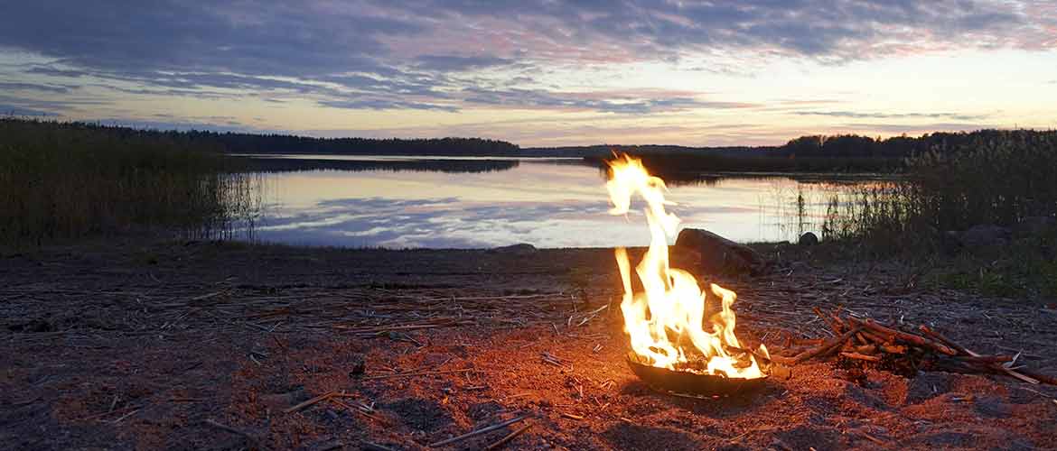 Alleinreisen Lagerfeuer Vanlife Solotravel