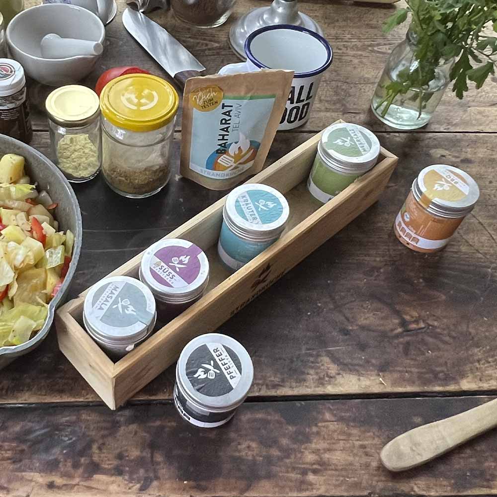 Gewürze im Camper Van beim Camping