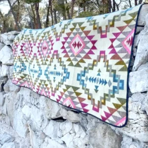 Superweiche Kuscheldecke im Ethno Style - handgemacht in Ecuador