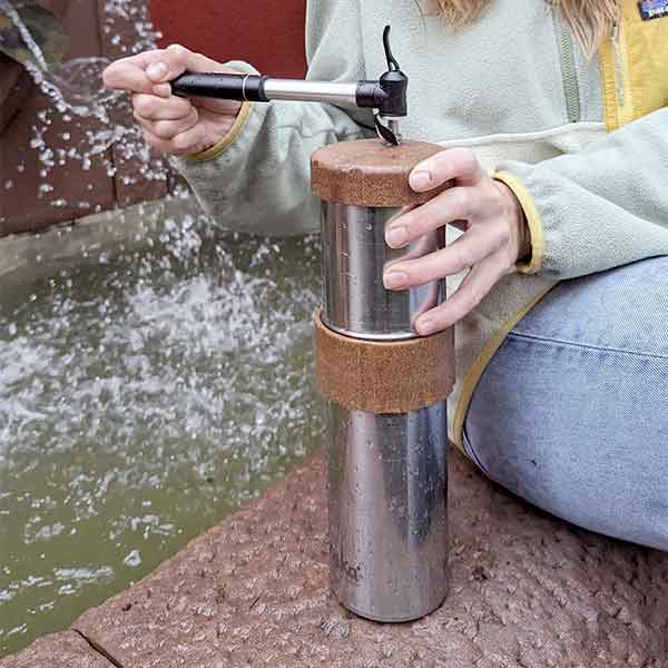 Filterflasche Travelbuddy von Mameka als tragbarer Wasserfilter aus Edelstahl