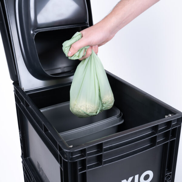 Die Trockentrenntoilette / Trenntoilette Boxio basiert auf einer Eurobox und funktioniert mit pflanzlichem Einstreu