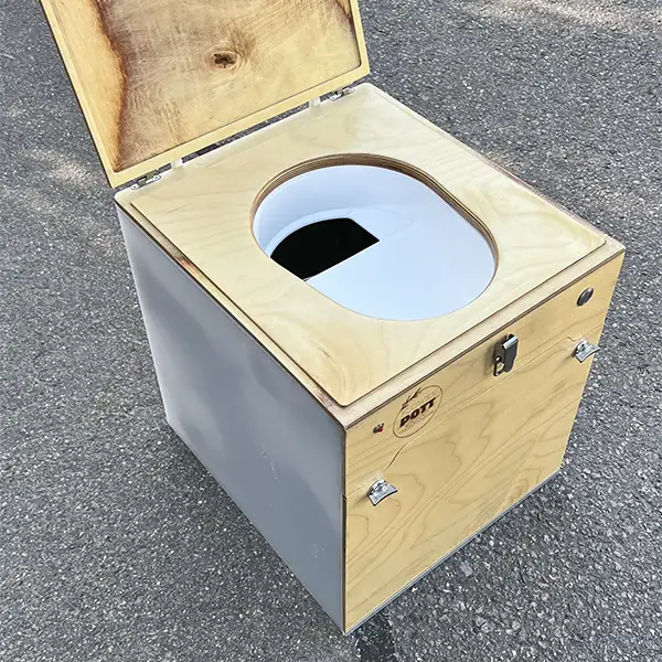 Der FlowerPott ist die nachhaltige Trenntoilette bzw. Komposttoilette im Wohnmobil oder Van
