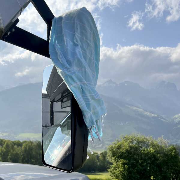 Das Reisehandtuch von LeStoff für Camping, Wohnmobil und Van ist aus Bio-Baumwolle, schnelltrocknend und ideal als Duschtuch auf Reisen
