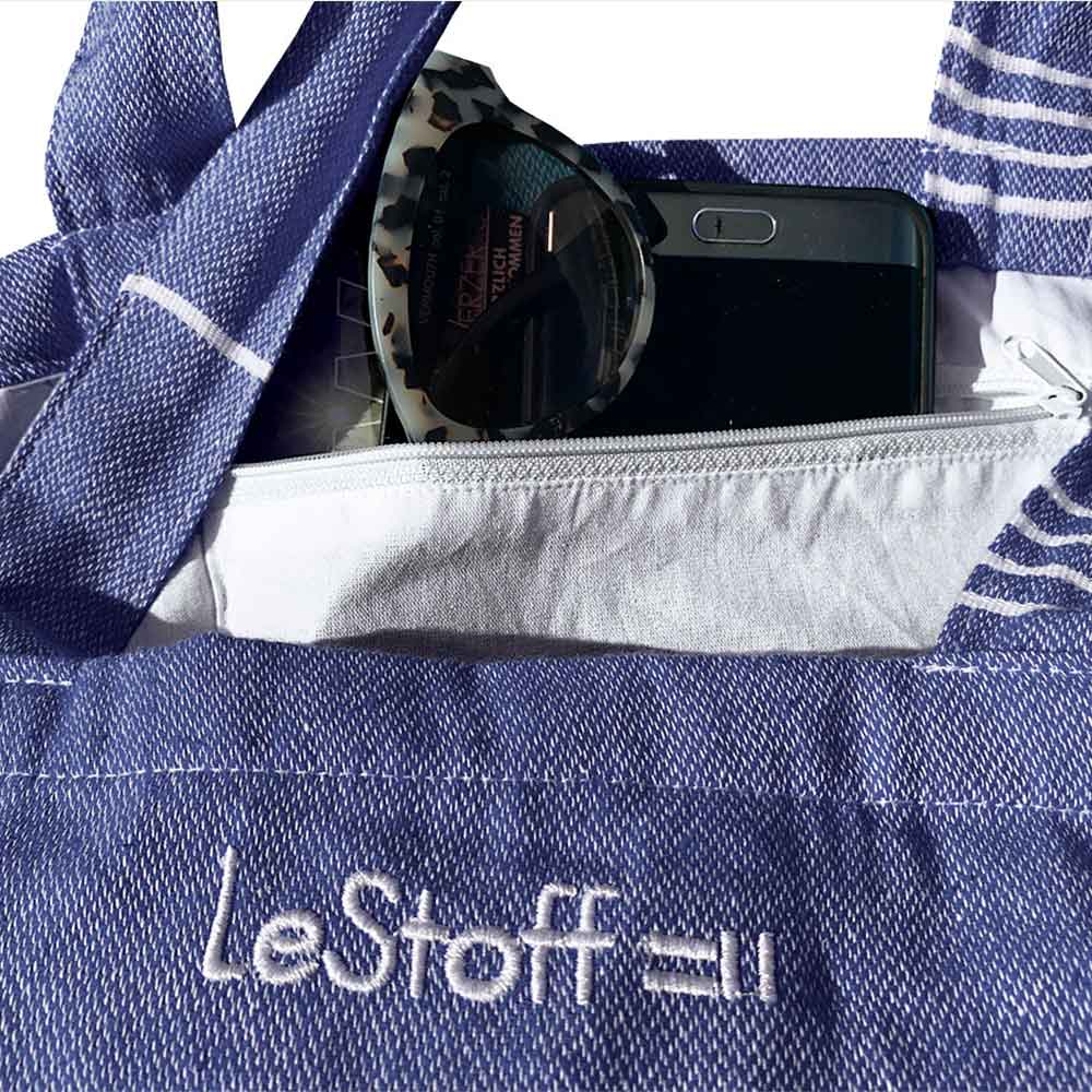 Die Strandtasche aus Bio-Baumwolle von LeStoff begleitet Dich beim Camping und im Wohnmobil oder Van auf Deinem Roadtrip