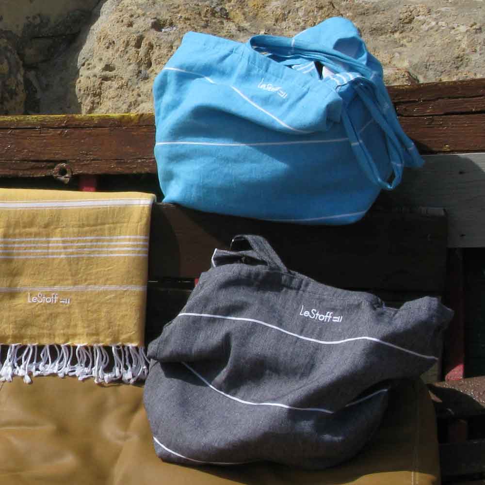 Die Strandtasche aus Bio-Baumwolle von LeStoff begleitet Dich beim Camping und im Wohnmobil oder Van auf Deinem Roadtrip