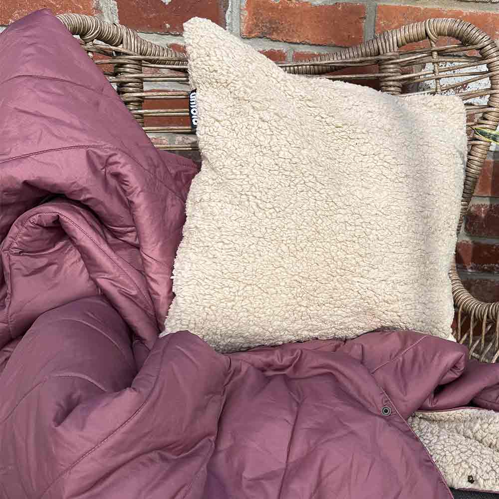 Unfold Kuscheldecke oder Picknickdecke mit wasserfester Seite und Teddystoff perfekt für Outdoor und Camping