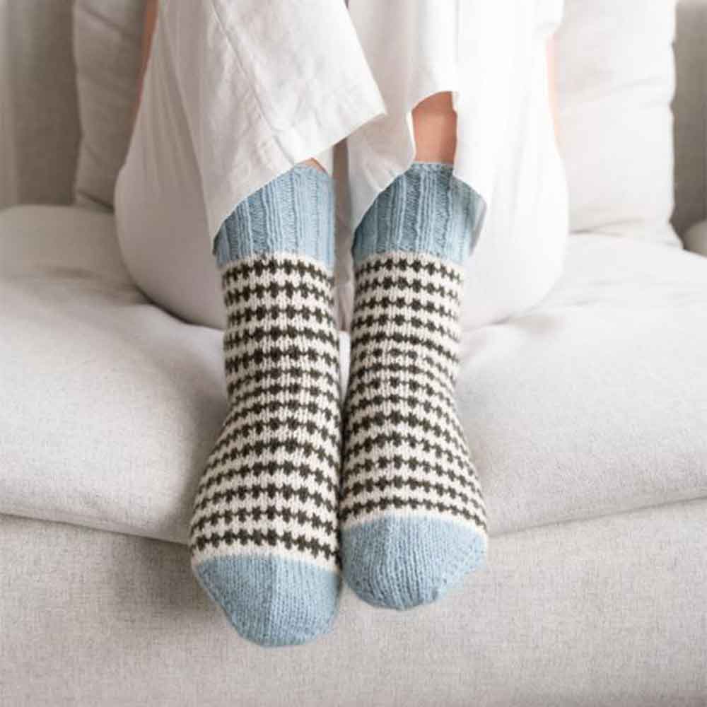 Wollpaket mit hochwertiger Wolle zum Socken Stricken für Dein Hobby beim Camping