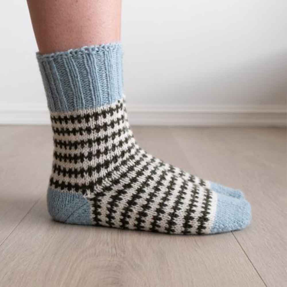 Wollpaket mit hochwertiger Wolle zum Socken Stricken für Dein Hobby beim Camping